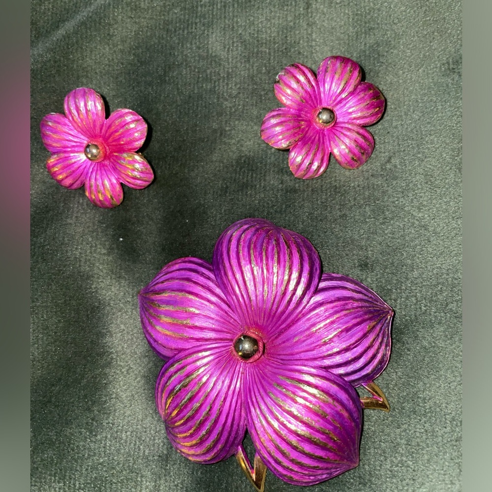 Vintage Park Lane enamel brooch and clip earring set. 1960s signed